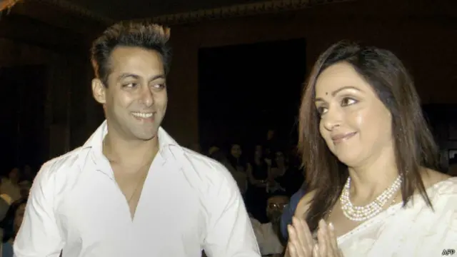 معروف اداکارہ ہیما مالنی سلمان خان کی نئی مداح کی شکل میں سامنے آئی ہیں۔