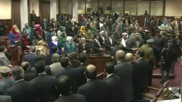 مجلس نمایندگان بر سر دوراهی سختی قرار گرفته است