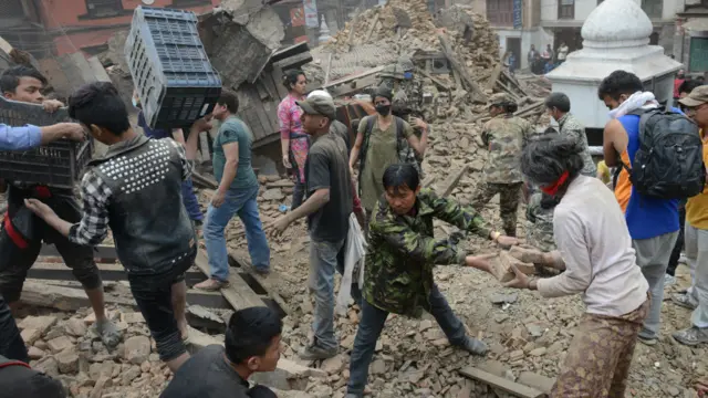 وزیر اطلاعات کا مذید کہنا تھا کہ ’ ہمیں اس وقت جس ناگہانی صورتحال کا سامنا ہے اس سے نمٹنے کے لیے ہمیں مختلف بین الاقوامی تنظیموں کی مدد درکار ہے کیونکہ ان کے پاس بہتر معلومات اور آلات موجود ہیں۔‘