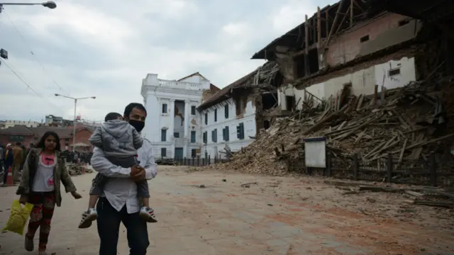 امریکی جیولوجیکل سروے کے مطابق زلزلے کی شدت ریکٹر سکیل پر سات اعشاریہ آٹھ ریکارڈ کی گئی اور اس کا مرکز نیپال کے ضلع کاسکی کے ہیڈکواٹر پوکھرا کے مشرق میں 80 کلومیٹر دور کا علاقہ ہے