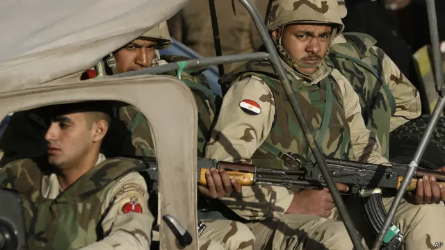 ينفذ الجيش حملة أمنية واسعة النطاق في شبه جزيرة سيناء