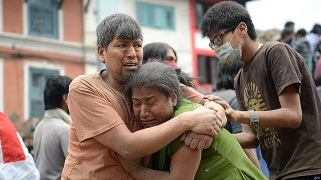 خدشہ ظاہر کیا جا رہا کہ ہلاک اور زخمی ہونے والے افراد سے کہیں زیادہ لوگ تباہ عمارتوں کے ملبے میں دبے ہوئے ہیں۔