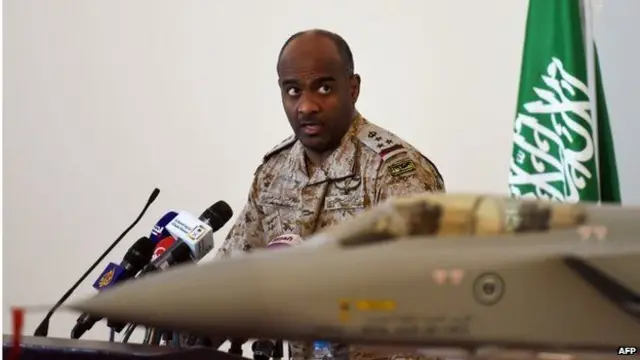 ژنرال احمد عسیری در کنفرانسهای خبری روزانه از پیشرفتهای عملیات نظامی میگوید