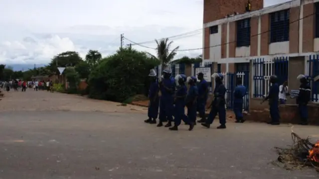 أغلقت الشرطة الشوارع في العاصمة