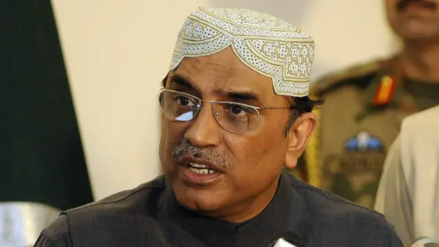 ایسا محسوس ہوتا ہے کہ میاں نواز شریف نے ماضی سے کچھ سبق نہیں سیکھا اور اُنھوں نے 1990 کی دہائی کی سیاست کا آغاز کر دیا ہے: آصف زرداری