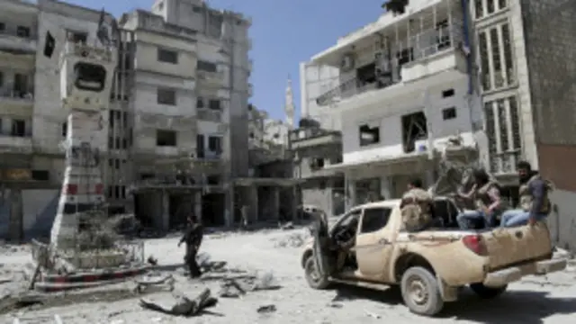 इन हवाई हमलों में आईएस के लड़ाकू भी मारे गए हैं.