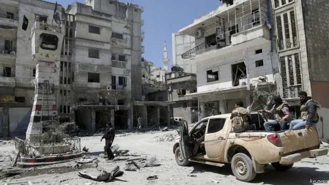 Setengah dari penahanan tahun lalu terkait konflik Suriah, menurut kepolisian Inggris.