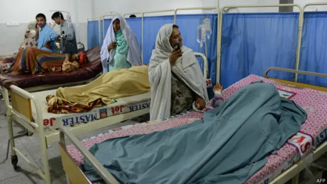 لیڈی ریڈنگ ہسپتال میں ایمرجنسی نافذ کر دی گئی ہے جبکہ سی ایم ایچ پشاور میں بھی ڈاکٹر اور طبی عملے الرٹ ہے