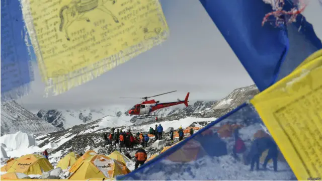 استخدم السكان جميع المساحات المتاحة لإقامة الخيام