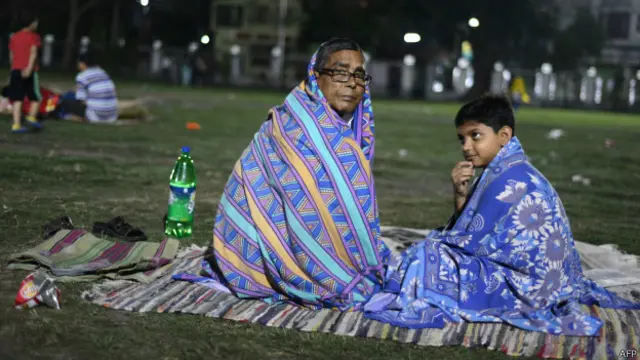 Жители индийского Силигури ночуют на футбольном поле