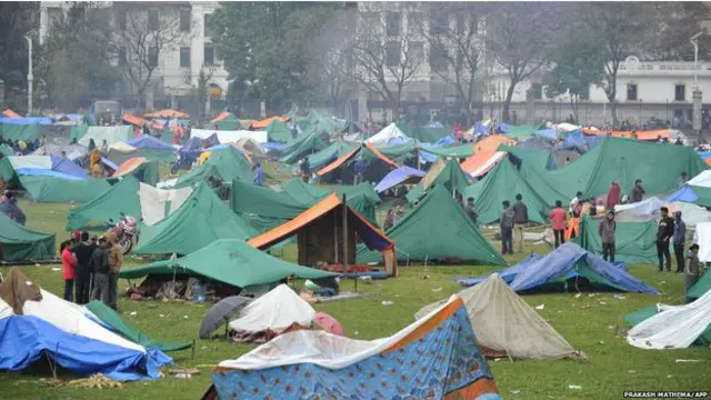 Başkent Katmandu'da çadır kentler kuruldu. 