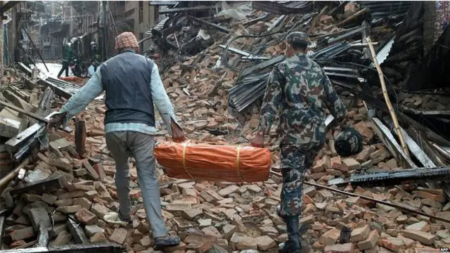 Hala çadırı olmayanlara yeni çadırlar getirildi. 