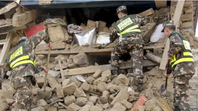 Deprem Nepal'e komşu Tibet'te de binaların yıkılmasına neden oldu. 