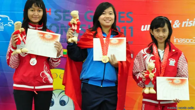 Apa filosofi Medina (kiri) dalam bermain catur? "Catur itu, kayak seni. Jadi kita berkreasi, berkarya dengan langkah dan pemikiran kita."