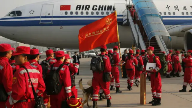 中國向尼泊爾派出搜救隊伍。