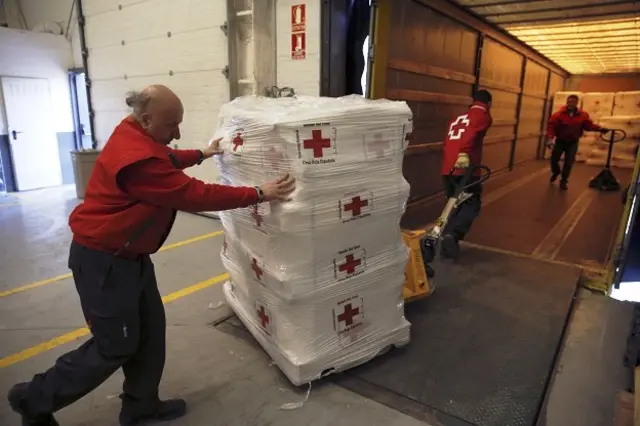 नेपाल भूकंप, रेडक्रॉस की टीम