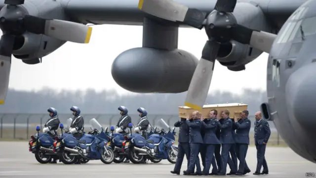 Гроб с телом пассажира рейса МН17