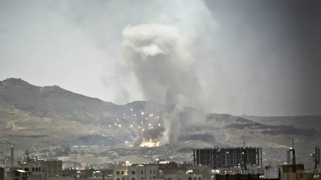 على الرغم من الغارات الجوية فإن الحوثيين متمسكون بالمواقع التي سيطروا عليها في مختلف مناطق اليمن