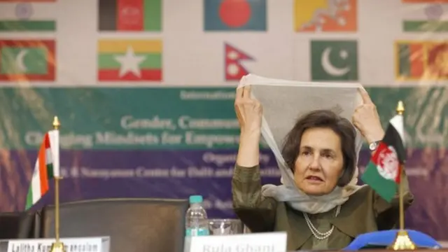 سيدة أفغانستان الأولى رولا غني تحدثت عن فرخندة أثناء مؤتمر دولي عقد في دلهي