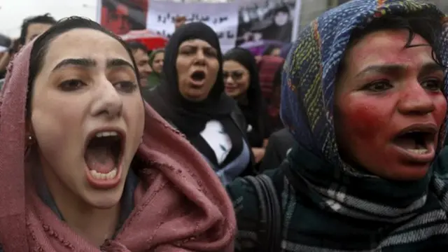 أعضاء منظمات المجتمع المدني هتفوا خلال احتجاجات بعبارات تندد بمقتل فرخندة