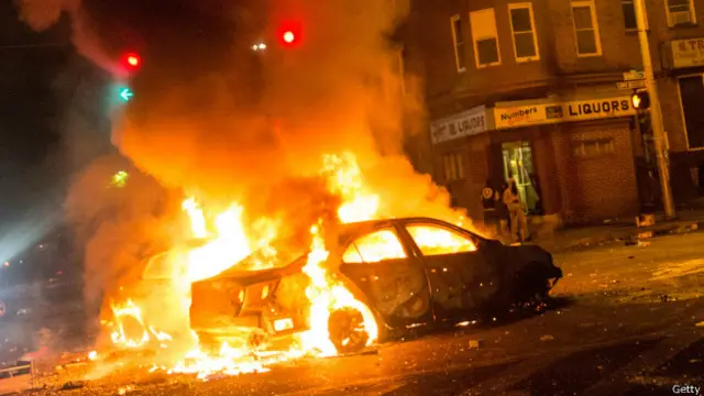 Kerusuhan di Baltimore juga melibatkan aksi penjarahan dan pembakaran.