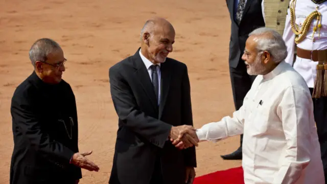 د سې شنبې په ورځ ولسمشر د هند له لومړي وزیر نریندرا مودي، ولسمشر پرناب موکرجي، د بهرنیو چارو، دفاع، سوداګرۍ له وزیرانو او د ولسمشر له مرستیال حامد انصاري او د ملي امنیت له سلاکار سره جلا کتنې ولري. 