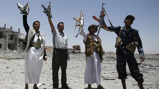 الحوثيون يقولون إنهم يحرزون تقدما في قلب عدن.
