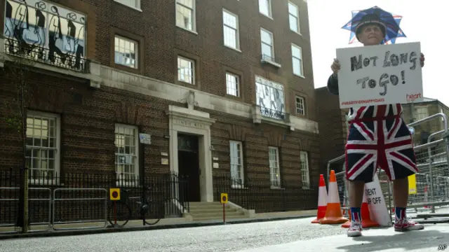 关心皇家宝宝的民众