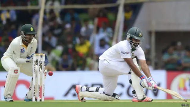 کھلنا سٹیڈیم میں منگل کو شروع ہونے والے میچ میں بنگلہ دیش نے ٹاس جیت کر پہلے بیٹنگ کا فیصلہ کیا