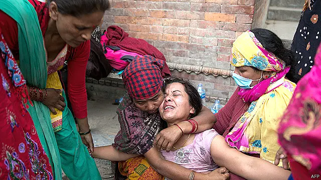 کھٹمنڈو کے ہوائی اڈے پر امدادی جہازوں کو لینڈنگ میں تاخیر کا سامنا ہے