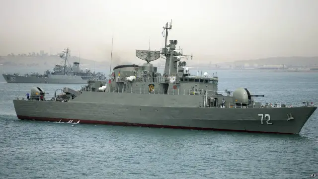 البحرية الإيرانية أطلقت طلقات تحذيرية على سفينة الشحن.