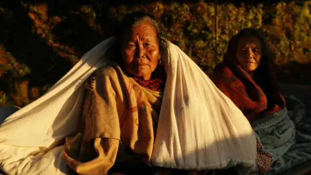 भूकंप पीड़ित