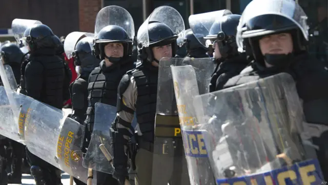 نیشنل گاڑڈز کے پندرہ ہزار اہلکاروں کو شہر میں تعینات کیا گیا ہے اور وہ پوری قوت سے کسی قسم کی گڑ بڑ کو نمٹنے کے لیے تیار ہیں۔