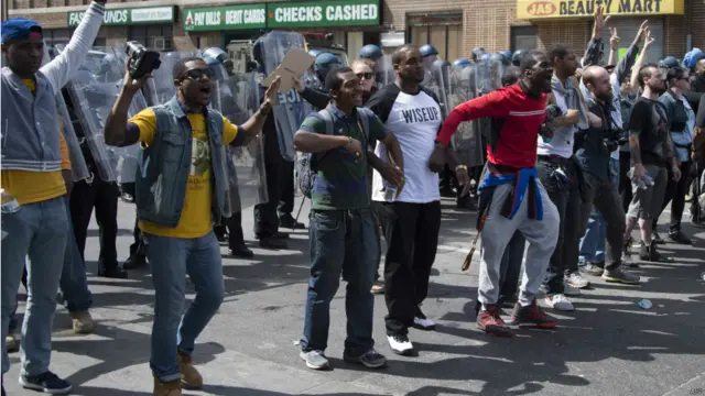 اس نوعیت کے ہنگامے امریکہ کے دوسرے شہروں میں ہو چکے ہیں۔