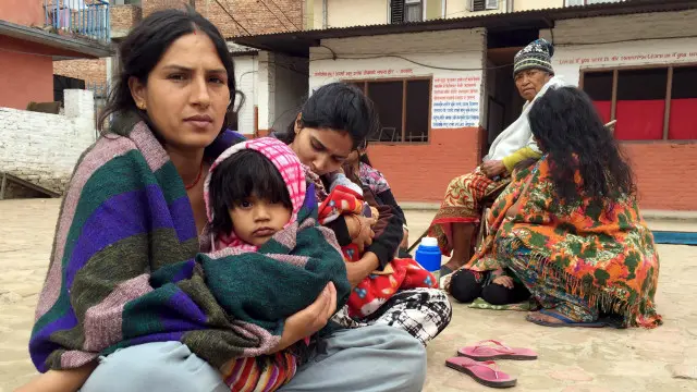 يواجه عمال الإغاثة صعوبات جمة لإيصال المساعدات للمناطق البعيدة في الهمالايا