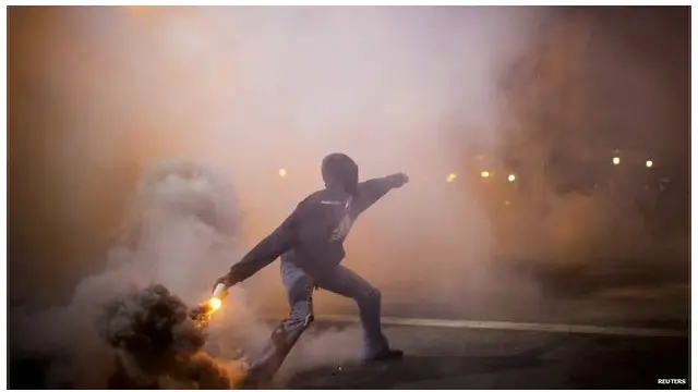 فرضت رئيسة بلدية بالتيمور ستيفاني رولينجز بليك حظرا على التجول من العاشرة مساء الي الخامسة صباحا لمدة اسبوع