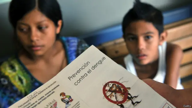 Por ahora la forma de prevenir el dengue es eliminar los focos del mosquito que lo transmite.