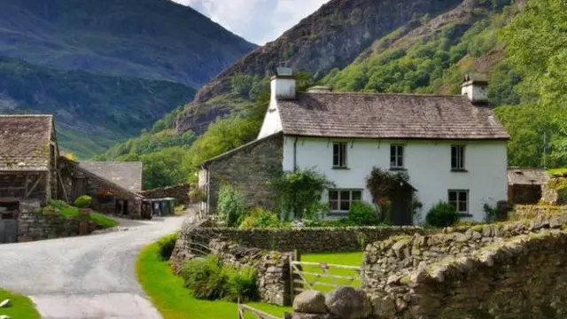 英國房價踟躕數月後，重現上漲勢頭。