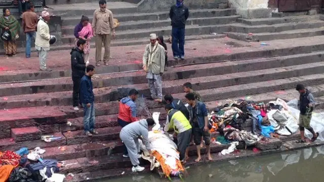 死者被火化后顺巴格馬蒂河漂走