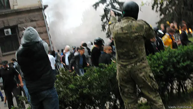 Дом профсоюзов в Одессе, стреляющие