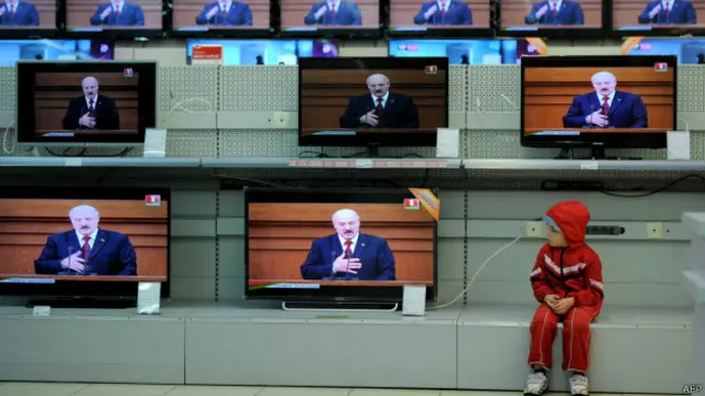 Трансляция выступления президента Лукашенко по ТВ