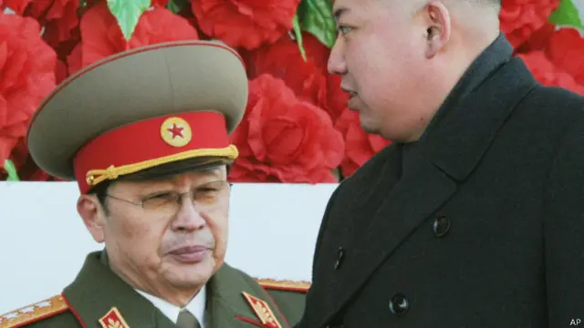 2013年底,金正恩肃清了被视为朝鲜第二号权力人物─其姑丈张成泽,当时就有不少被视为张成泽亲信的朝鲜驻外人士被紧急召回。