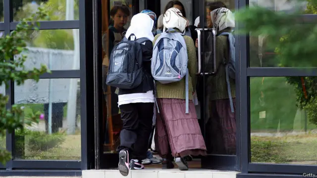 Школьницы-мусульманки во Франции