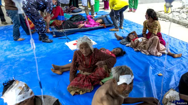 नेपाल में भूकंप पीड़ितों का कैंप