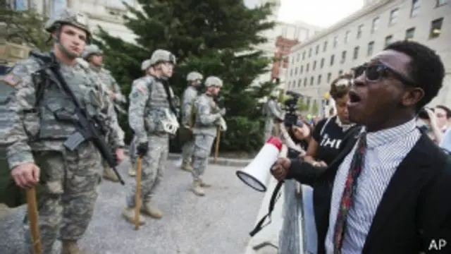 En Baltimore, la protesta se concentró frente a la alcaldía.