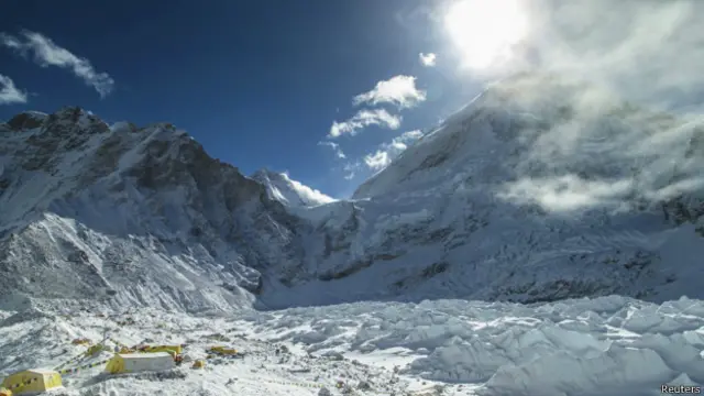 एवरेस्ट बेस कैंप 