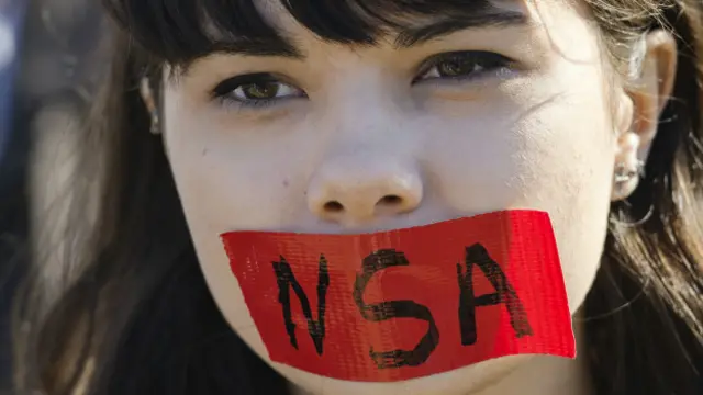 ایڈورڈ سنوڈن کے راز افشا کیے جانے کے بعد فون کالز ریکارڈ کیے جانے کے خلاف دنیا بھر میں مظاہرے ہوئے تھے