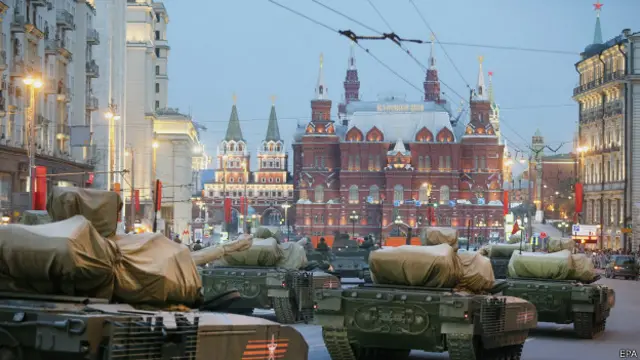 Новые танки на репетиции парада в Москве 29 апреля 2015 года