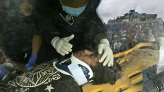 Pemba Lamba es atendido por personal médico