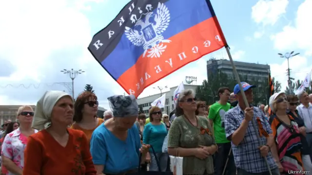 Сторонники независимости Донбасса на митинге в Донецке